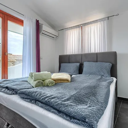 Jadreski By Interhome Pola