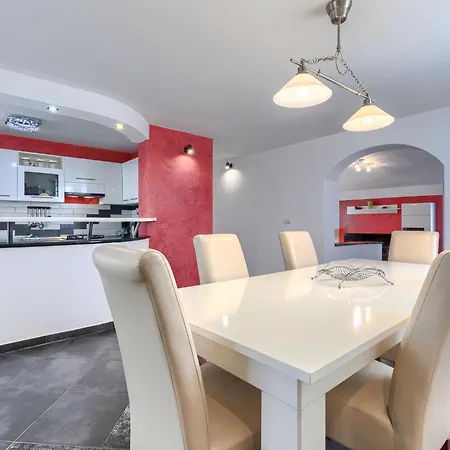 Jadreski By Interhome Pola