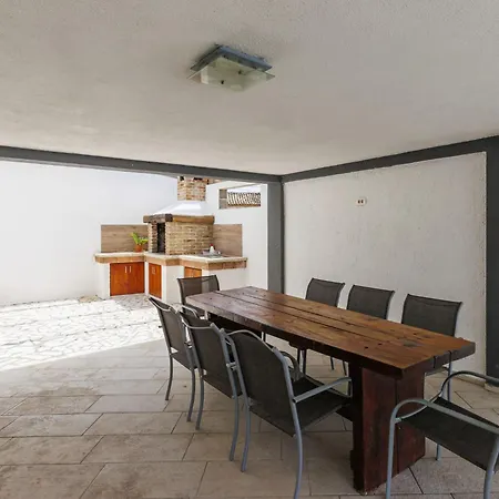 Jadreski By Interhome * Pula