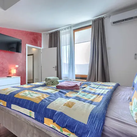 Jadreski By Interhome * Pula